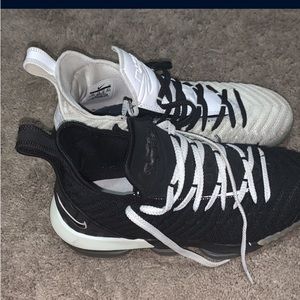 Lebron 16 equality, mismatch